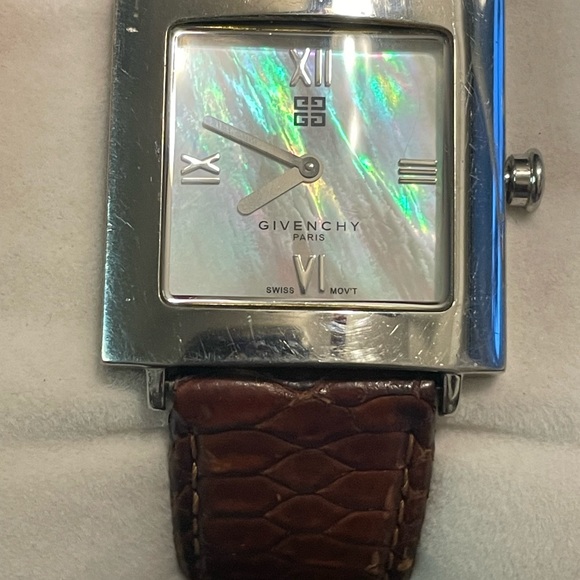 GIVENCHY PARIS Attitude Line Mother Of Pearl dial Watch. - Picture 3 of 12